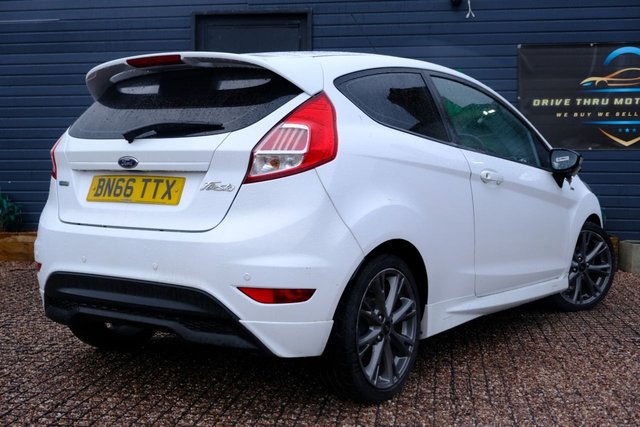2016 FORD FIESTA 2016 1.0T EcoBoost ST-Line Hatchback 3dr Petrol Manual Euro 6 (s/s) (125 ps) - Photo 4