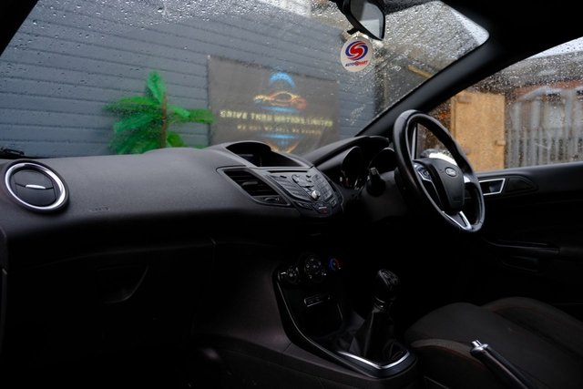 2016 FORD FIESTA 2016 1.0T EcoBoost ST-Line Hatchback 3dr Petrol Manual Euro 6 (s/s) (125 ps) - Photo 11