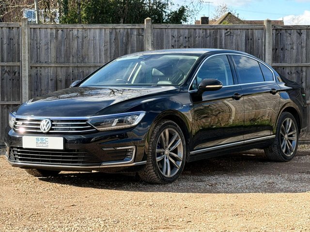 2018 Volkswagen Passat - Photo 2