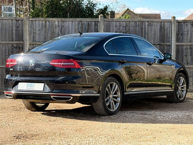 2018 Volkswagen Passat - Photo 3