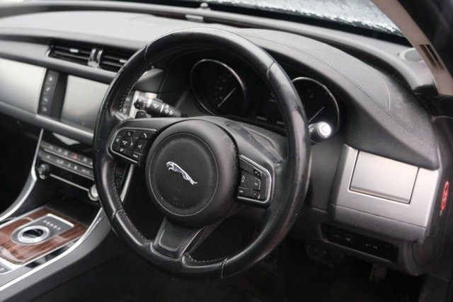 2015 JAGUAR XF 2015 2.0d Prestige Saloon 4dr Diesel Auto Euro 6 (s/s) (163 ps) - Photo 9
