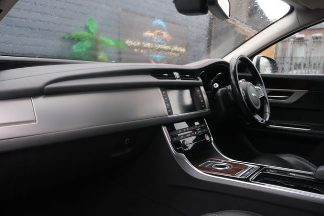 2015 JAGUAR XF 2015 2.0d Prestige Saloon 4dr Diesel Auto Euro 6 (s/s) (163 ps) - Photo 10