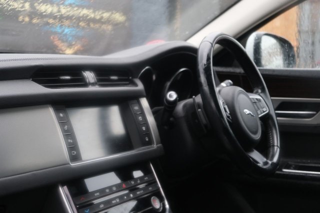 2015 JAGUAR XF 2015 2.0d Prestige Saloon 4dr Diesel Auto Euro 6 (s/s) (163 ps) - Photo 11