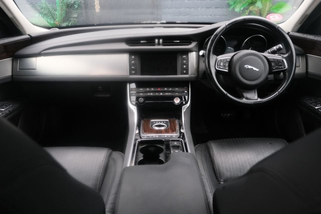 2015 JAGUAR XF 2015 2.0d Prestige Saloon 4dr Diesel Auto Euro 6 (s/s) (163 ps) - Photo 12