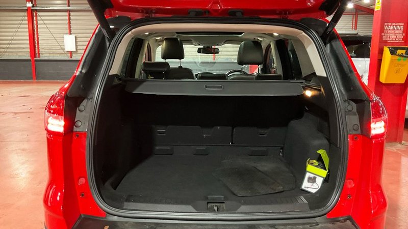 2014 Ford Kuga in red — photo 11 of 12