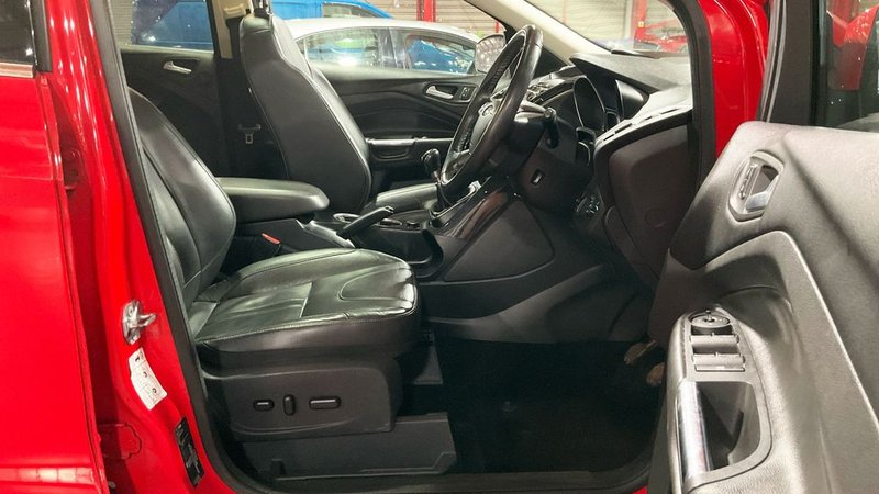 2014 Ford Kuga in red — photo 9 of 12