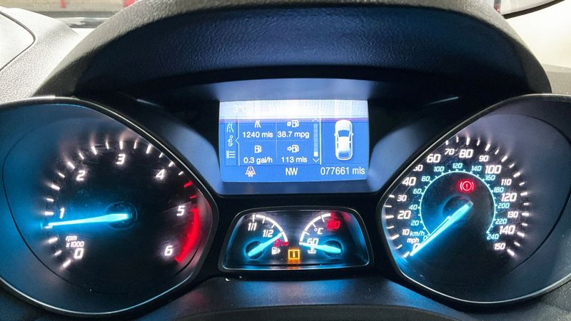 2014 Ford Kuga in red — photo 8 of 12