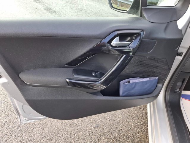 2016 PEUGEOT 208 - Photo 6