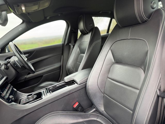 2018 JAGUAR XE 2.0i GPF R-Sport Saloon 4dr Petrol Auto Euro 6 (s/s) (200 ps) - Photo 3