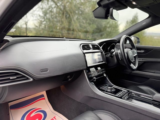 2018 JAGUAR XE 2.0i GPF R-Sport Saloon 4dr Petrol Auto Euro 6 (s/s) (200 ps) - Photo 8