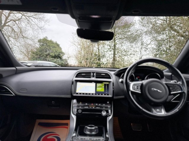 2018 JAGUAR XE 2.0i GPF R-Sport Saloon 4dr Petrol Auto Euro 6 (s/s) (200 ps) - Photo 5