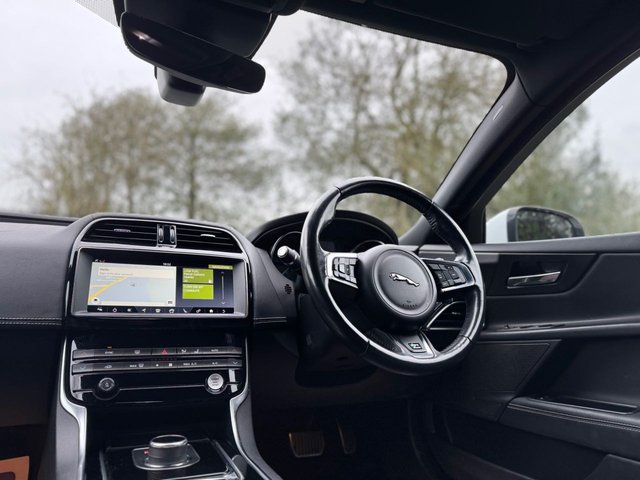2018 JAGUAR XE 2.0i GPF R-Sport Saloon 4dr Petrol Auto Euro 6 (s/s) (200 ps) - Photo 11