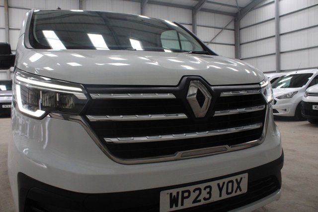 2023 RENAULT TRAFIC - Photo 3