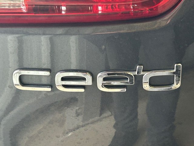 2015 KIA CEED 1.6 CRDi EcoDynamics 2 Hatchback 5dr Diesel Manual Euro 5 (s/s) (126 bhp) - Photo 8