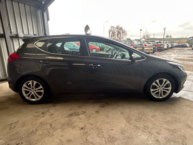 2015 KIA CEED 1.6 CRDi EcoDynamics 2 Hatchback 5dr Diesel Manual Euro 5 (s/s) (126 bhp) - Photo 9