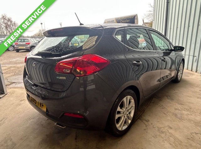 2015 KIA CEED 1.6 CRDi EcoDynamics 2 Hatchback 5dr Diesel Manual Euro 5 (s/s) (126 bhp) - Photo 3