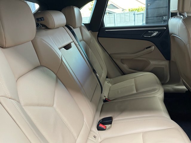 2023 Porsche Macan - Photo 12