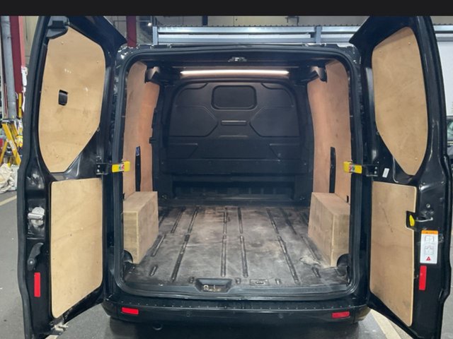 2023 Ford Transit Custom 2L Limited 5dr - Photo 4