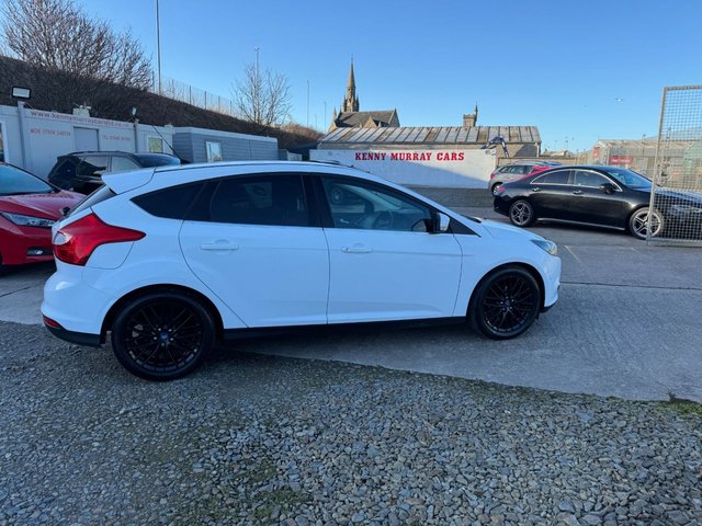 2014 Ford Focus 1.6L Zetec 5dr - Photo 3