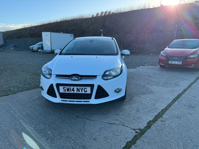 2014 Ford Focus 1.6L Zetec 5dr - Photo 4