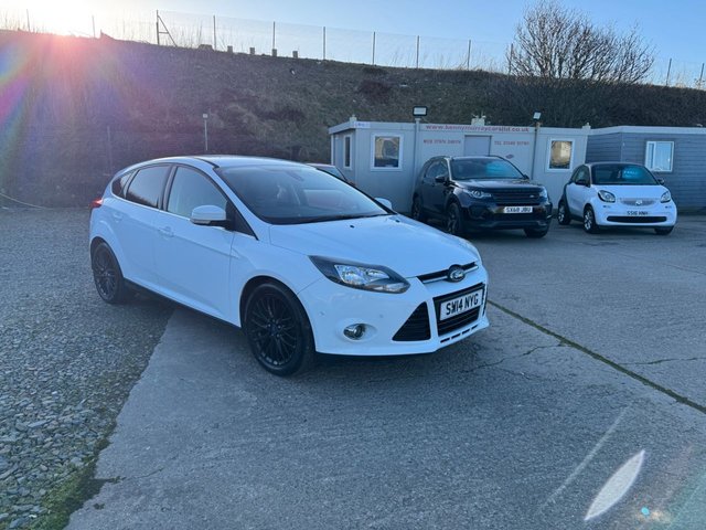2014 Ford Focus 1.6L Zetec 5dr - Photo 2