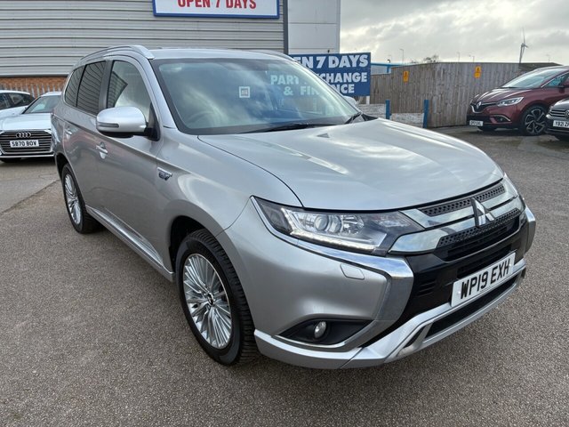 2019 OUTLANDER 2.4H TWINMOTOR 13.8KWH JURO SUV 5DR PETROL PLUG IN HYBRID CVT 4WD... photo