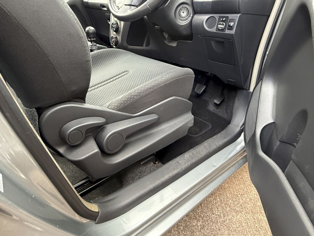 USED 2010 10 TOYOTA YARIS 1.33 Dual VVT-i TR Hatchback 5dr Petrol Manual Euro 4 (s/s) (101 ps) FULL SERVICE HISTORY