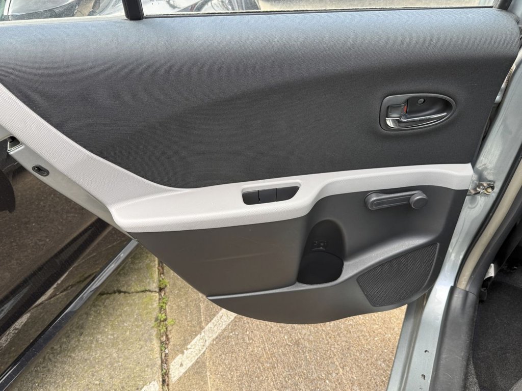 USED 2010 10 TOYOTA YARIS 1.33 Dual VVT-i TR Hatchback 5dr Petrol Manual Euro 4 (s/s) (101 ps) FULL SERVICE HISTORY