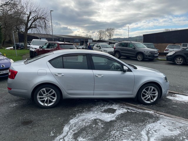 2016 SKODA OCTAVIA 1.6 TDI SE Hatchback 5dr Diesel Manual Euro 6 (s/s) (110 ps) - Photo 11