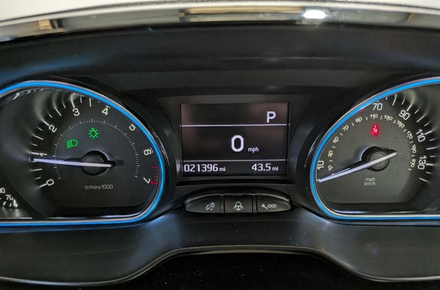 2018 Peugeot 2008 1.2L Allure 5dr - Photo 2