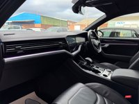USED 2021 21 VOLKSWAGEN TOUAREG 3.0 TDI V6 R-Line Tech SUV 5dr Diesel Tiptronic 4Motion Euro 6 (s/s) (286 ps) 