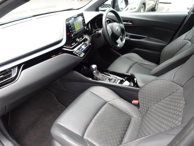 2021 TOYOTA C-HR 1.8 VVT-h Design CVT Euro 6 (s/s) 5dr - Photo 2