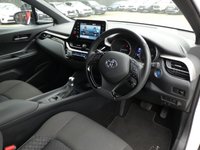 USED 2021 71 TOYOTA C-HR 1.8 VVT-h GPF Icon 5d Petrol Hybrid CVT 122 S/S APPLE CARPLAY / ANDROID AUTO (GIVES YOU SAT NAV), REVERSING CAMERA, FRONT & REAR PARKING SENSORS, ADAPTIVE CRUISE CONTROL, SPEED LIMITER, LANE DEPARTURE WARNING, ROAD SIGN ASSIST, HILL START ASSIST, DAB RADIO, BLUETOOTH, VOICE RECOGNITION, 17 INCH ALLOYS, SPORT SEATS, LEATHER MULTIFUNCTION STEERING WHEEL, AUTOMATIC HEADLIGHTS, DUAL ZONE AUTOMATIC AIR CON, ILLUMINATING VANITY MIRRORS, ILLUMINATING VANITY MIRRORS, 1 OWNER FROM NEW, GOOD SERVICE HISTORY
