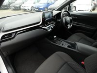 USED 2021 71 TOYOTA C-HR 1.8 VVT-h GPF Icon 5d Petrol Hybrid CVT 122 S/S APPLE CARPLAY / ANDROID AUTO (GIVES YOU SAT NAV), REVERSING CAMERA, FRONT & REAR PARKING SENSORS, ADAPTIVE CRUISE CONTROL, SPEED LIMITER, LANE DEPARTURE WARNING, ROAD SIGN ASSIST, HILL START ASSIST, DAB RADIO, BLUETOOTH, VOICE RECOGNITION, 17 INCH ALLOYS, SPORT SEATS, LEATHER MULTIFUNCTION STEERING WHEEL, AUTOMATIC HEADLIGHTS, DUAL ZONE AUTOMATIC AIR CON, ILLUMINATING VANITY MIRRORS, ILLUMINATING VANITY MIRRORS, 1 OWNER FROM NEW, GOOD SERVICE HISTORY