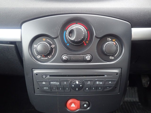 2010 RENAULT CLIO 1.2 Dynamique Hatchback 5dr Petrol Manual Euro 4 (75 ps) - Photo 8