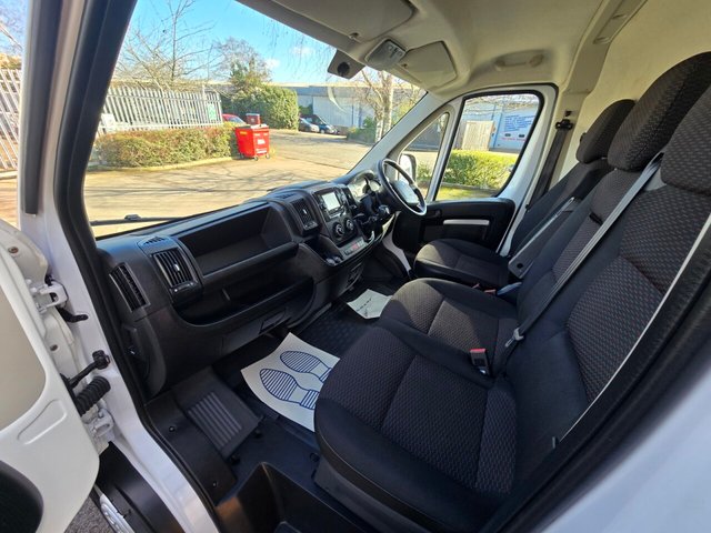 2022 Peugeot Boxer 2.2L Professional 5dr - Photo 3