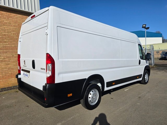 2022 Peugeot Boxer 2.2L Professional 5dr - Photo 9