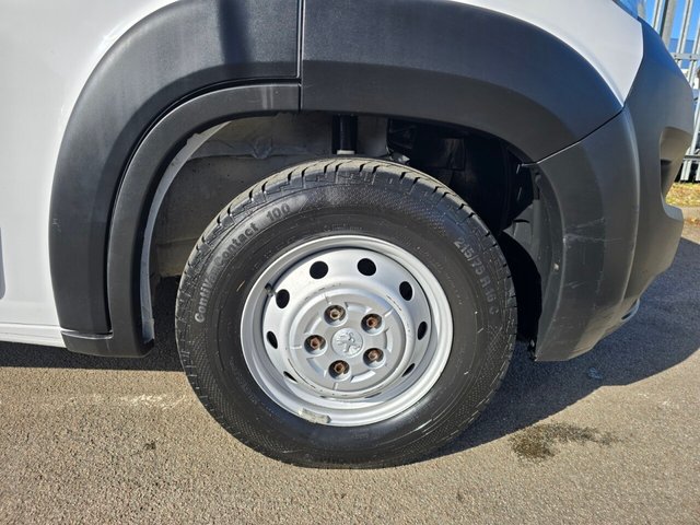 2022 Peugeot Boxer 2.2L Professional 5dr - Photo 11