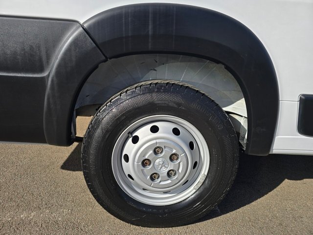 2022 Peugeot Boxer 2.2L Professional 5dr - Photo 12