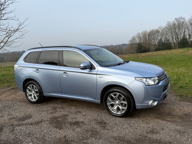 2015 MITSUBISHI OUTLANDER 2015 2.0h 12kWh GX3h SUV 5dr Petrol Plug-in Hybrid CVT 4WD Euro 5 (s/s) (200 ps) - Photo 3