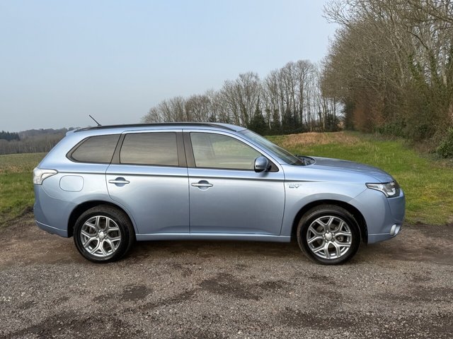 2015 MITSUBISHI OUTLANDER 2015 2.0h 12kWh GX3h SUV 5dr Petrol Plug-in Hybrid CVT 4WD Euro 5 (s/s) (200 ps) - Photo 6