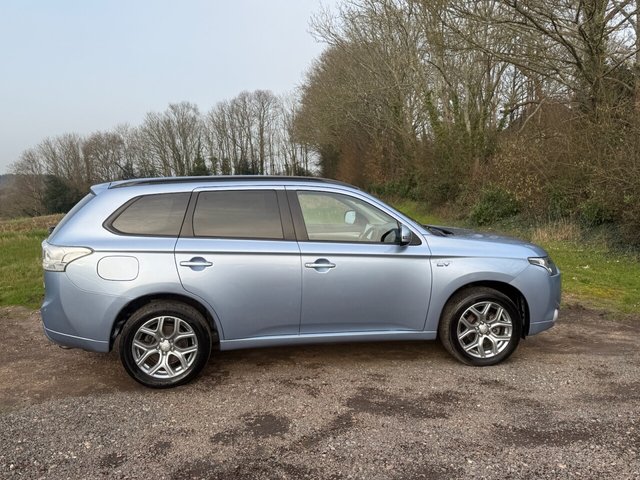 2015 MITSUBISHI OUTLANDER 2015 2.0h 12kWh GX3h SUV 5dr Petrol Plug-in Hybrid CVT 4WD Euro 5 (s/s) (200 ps) - Photo 8