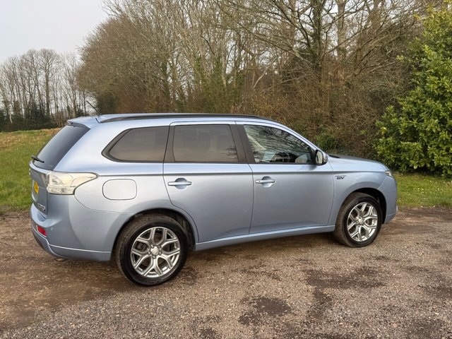 2015 MITSUBISHI OUTLANDER 2015 2.0h 12kWh GX3h SUV 5dr Petrol Plug-in Hybrid CVT 4WD Euro 5 (s/s) (200 ps) - Photo 9