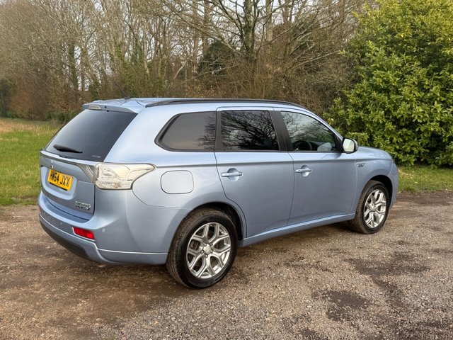 2015 MITSUBISHI OUTLANDER 2015 2.0h 12kWh GX3h SUV 5dr Petrol Plug-in Hybrid CVT 4WD Euro 5 (s/s) (200 ps) - Photo 10