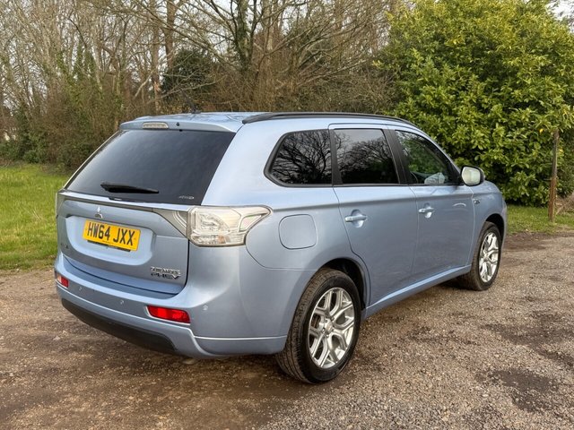 2015 MITSUBISHI OUTLANDER 2015 2.0h 12kWh GX3h SUV 5dr Petrol Plug-in Hybrid CVT 4WD Euro 5 (s/s) (200 ps) - Photo 11