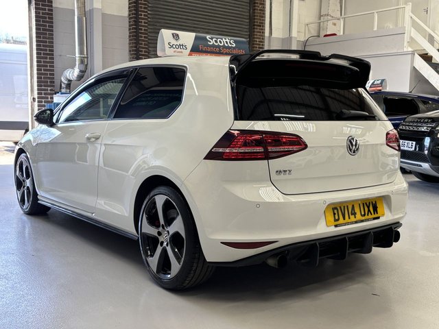 2014 Volkswagen Golf 2L GTI Performance 3dr - Photo 7