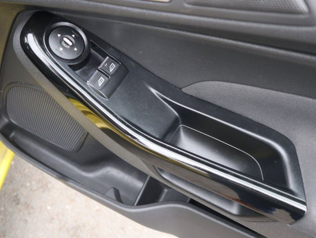 2013 Ford Fiesta 1.3L Zetec 3dr - Photo 12