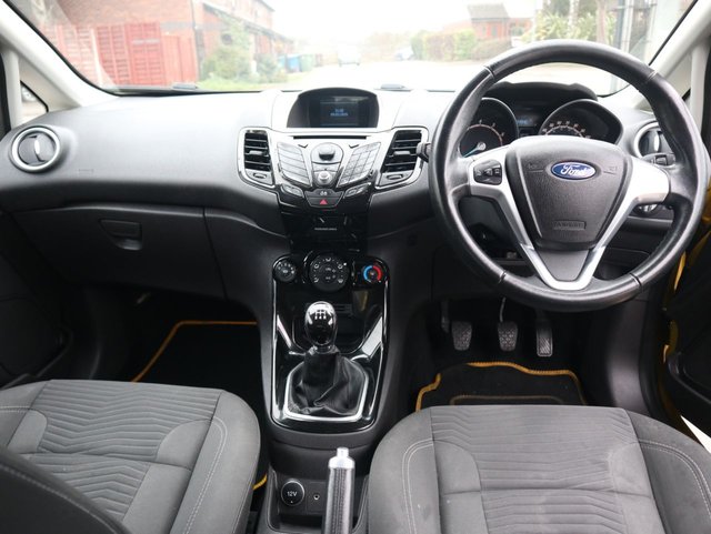 2013 Ford Fiesta 1.3L Zetec 3dr - Photo 2
