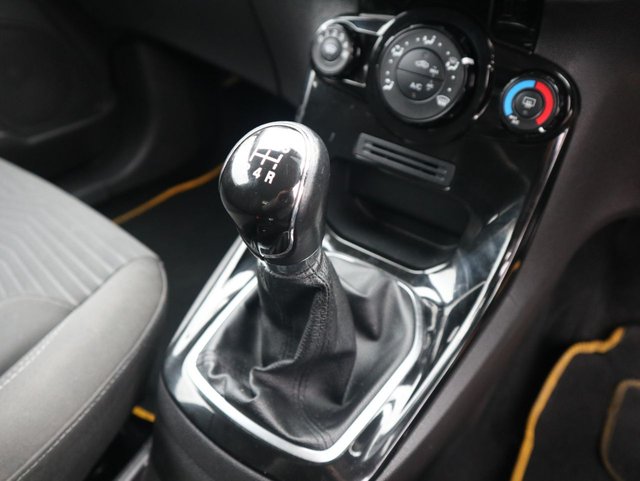 2013 Ford Fiesta 1.3L Zetec 3dr - Photo 7