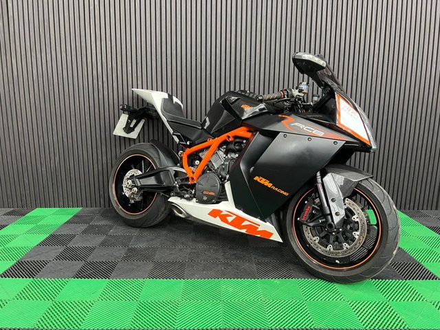 View our KTM RC 8